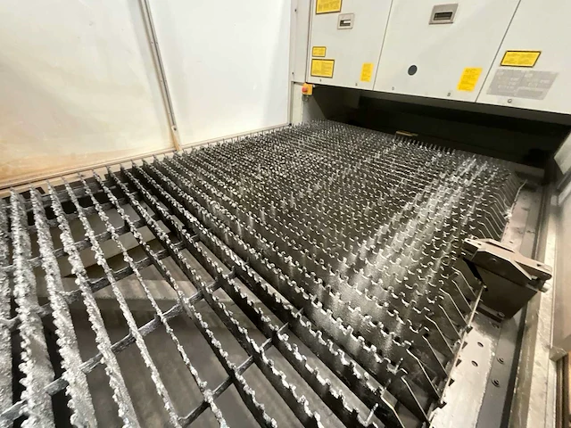2007 lvd orion 3015 plus cnc co2-lasersnijmachine met een ge fanuc/lvd besturing - afbeelding 3 van  40