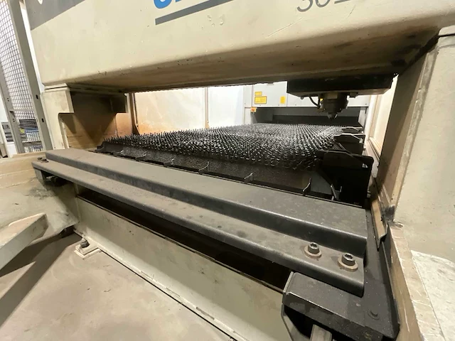 2007 lvd orion 3015 plus cnc co2-lasersnijmachine met een ge fanuc/lvd besturing - afbeelding 33 van  40