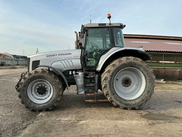 2007 massey ferguson 7495 dyna vt vierwielaangedreven landbouwtractor - afbeelding 12 van  24
