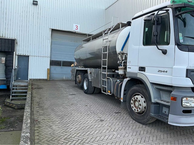 2007 mercedes-benz 2544 tankwagen - afbeelding 18 van  23