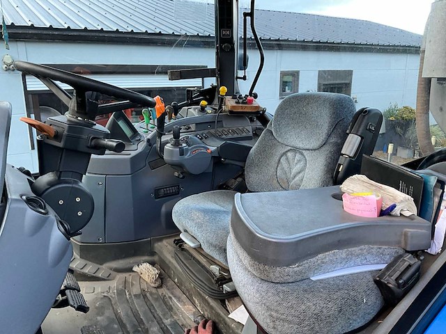 2007 new holland t7050 4wd sa vierwielaangedreven landbouwtractor - afbeelding 3 van  16