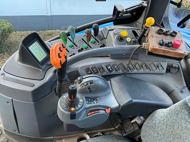 2007 new holland t7050 4wd sa vierwielaangedreven landbouwtractor - afbeelding 4 van  16