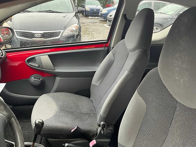 2007 peugeot 107 personenauto - afbeelding 12 van  15