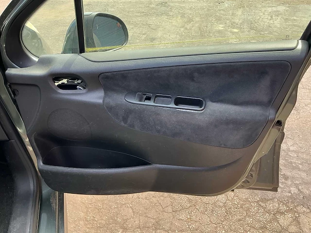 2007 peugeot 207 schadewagen personenauto - afbeelding 16 van  32