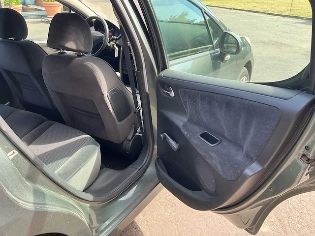 2007 peugeot 207 schadewagen personenauto - afbeelding 15 van  32