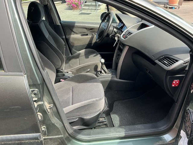 2007 peugeot 207 schadewagen personenauto - afbeelding 20 van  32