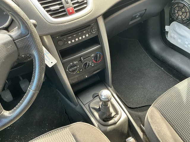 2007 peugeot 207 schadewagen personenauto - afbeelding 9 van  32