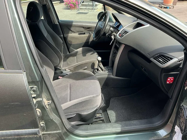 2007 peugeot 207 schadewagen personenauto - afbeelding 20 van  32