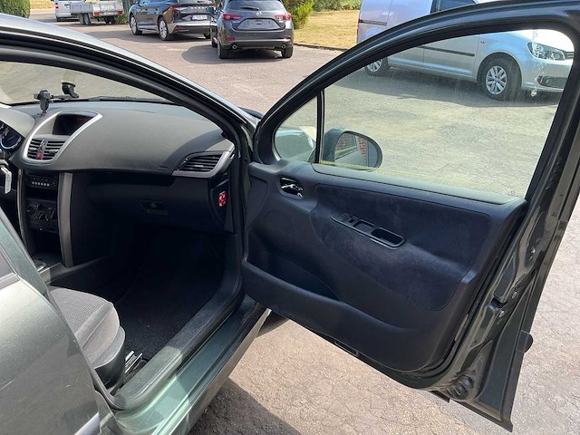 2007 peugeot 207 schadewagen personenauto - afbeelding 13 van  21