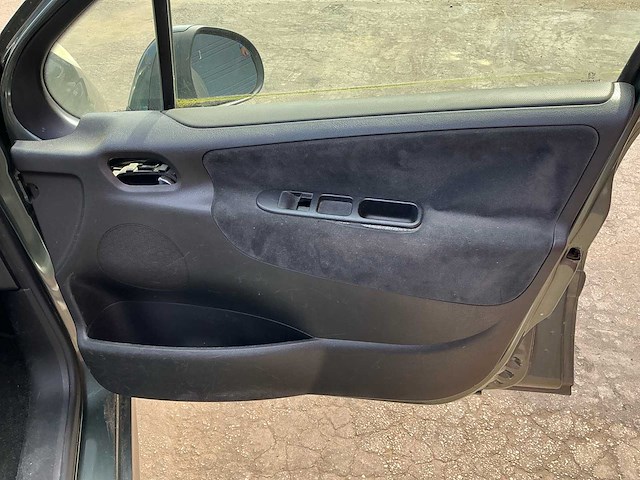 2007 peugeot 207 schadewagen personenauto - afbeelding 14 van  21