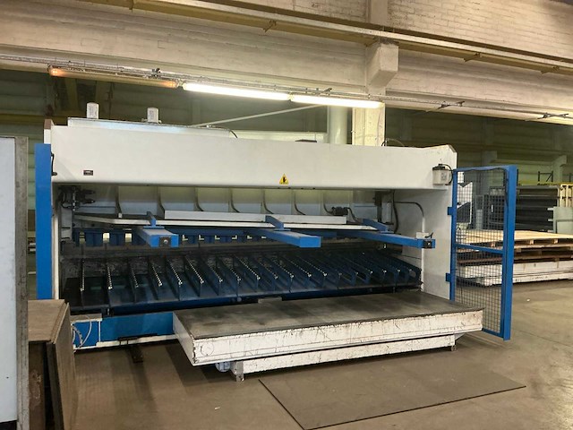 2008 farina cfo410 cnc guillotineschaar - afbeelding 15 van  18