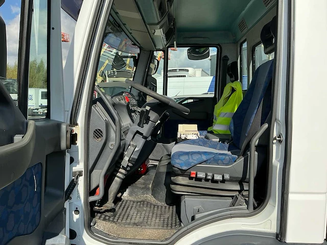 2008 iveco eurocargo 120el / 120el / 4.6 brandstoftankwagen met citerne, euroilleur en pompinstallatie - afbeelding 1 van  44