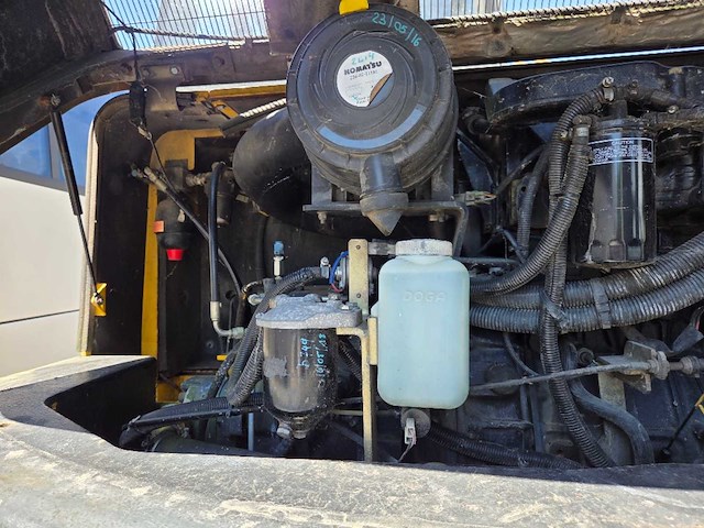 2008 komatsu pw110r-1 - mobiele wielgraafmachine - afbeelding 6 van  32