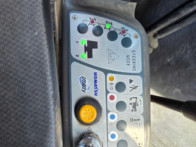 2008 komatsu pw110r-1 - mobiele wielgraafmachine - afbeelding 18 van  32