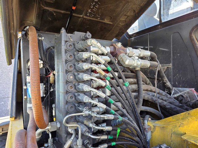 2008 komatsu pw110r-1 - mobiele wielgraafmachine - afbeelding 8 van  16
