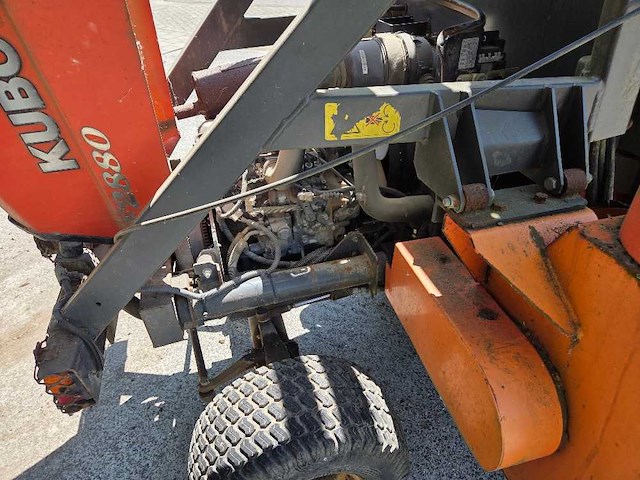 2008 kubota f2880 4x4 professionele frontmaaier met opvangbak en hoogtelosser - afbeelding 2 van  5