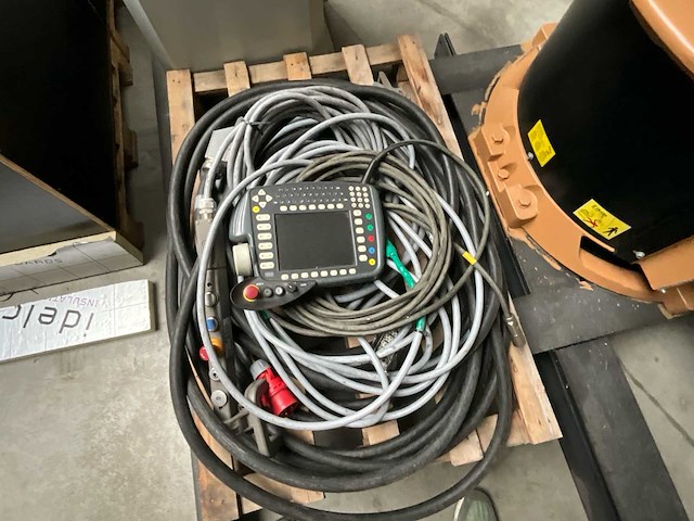 2008 kuka krc industriële robot (2x) - afbeelding 4 van  12