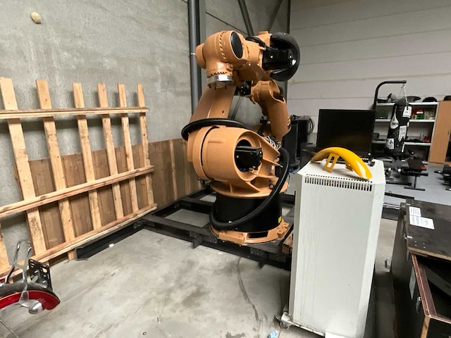 2008 kuka krc industriële robot (2x) - afbeelding 9 van  12