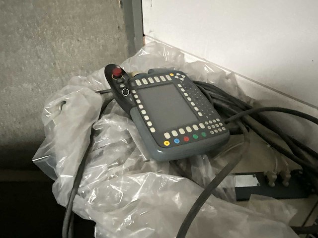 2008 kuka krc industriële robot (2x) - afbeelding 10 van  12