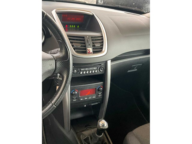 2008 peugeot 207 personenauto - afbeelding 13 van  19