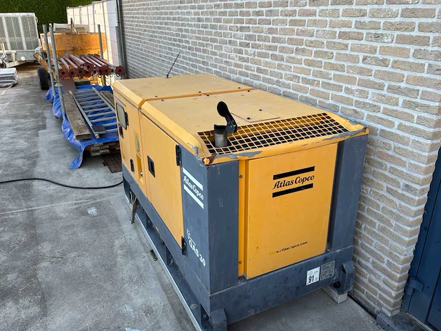 2008 potain igo 26 bouwkraan - zelfopbouwkraan met atlas copco qas 30 kds generatorset en bouwplaatsaccessoires - afbeelding 29 van  47