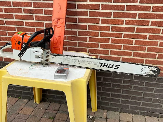 2008 stihl ms 660 motorzaag met lang zaagblad en kettingbeschermer - afbeelding 4 van  7