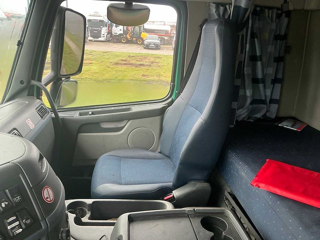 2008 volvo fm 440 vrachtwagen met laadkraan - afbeelding 18 van  35