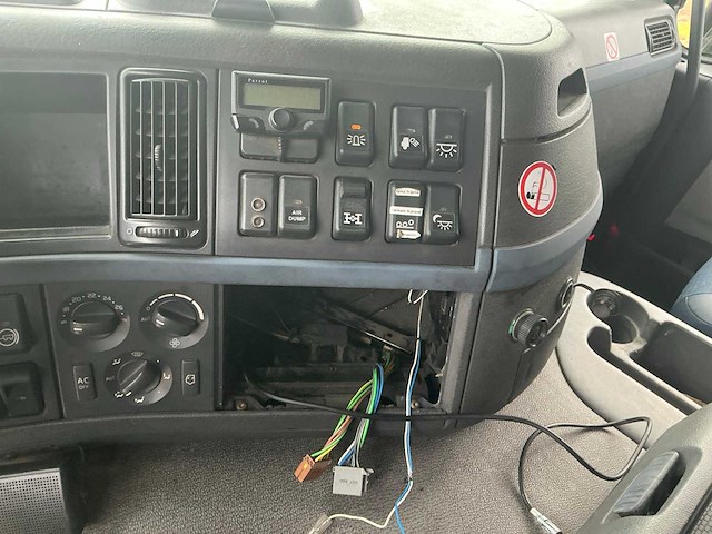 2008 volvo fm 440 vrachtwagen met laadkraan - afbeelding 21 van  35