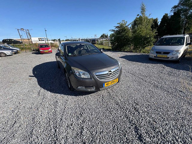 2009 - opel - insignia - 1.6 t executive - car - afbeelding 12 van  13