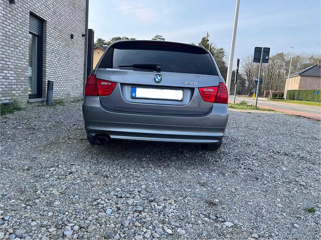 2009 bmw 320i personenauto - afbeelding 2 van  12