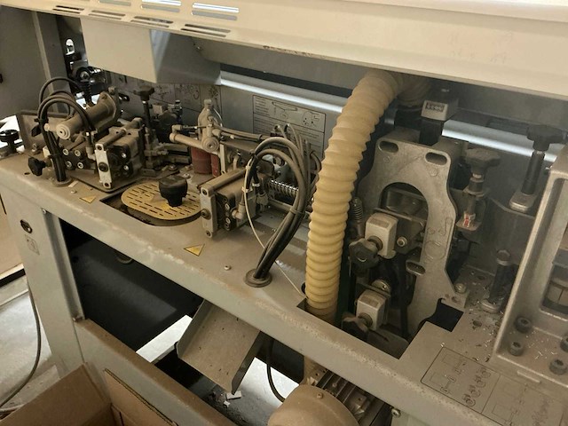 2009 fravol bee kantenlijmmachine - afbeelding 5 van  9