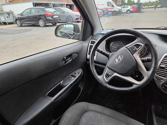 2009 hyundai i20 1.4 - personenauto - afbeelding 17 van  18