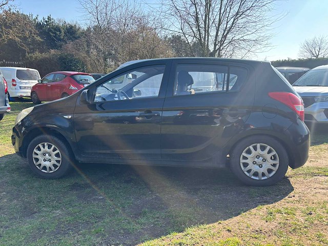 2009 hyundai i20 personenauto - afbeelding 12 van  28