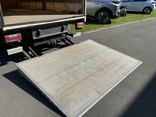 2009 iveco daily vrachtwagen hydraulische laadklep - tachograaf - 3 pers - afbeelding 17 van  57