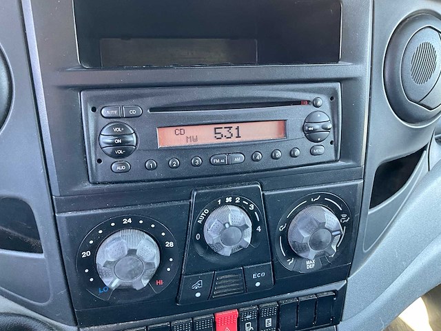 2009 iveco daily vrachtwagen hydraulische laadklep - tachograaf - 3 pers - afbeelding 34 van  57