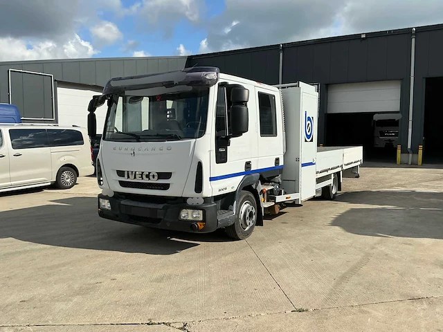 2009 iveco eurocargo 90e18 / 90e / 3.4 4x2 vrachtwagen dubbele cabine met open laadbak en materiaalkoffer - afbeelding 1 van  45