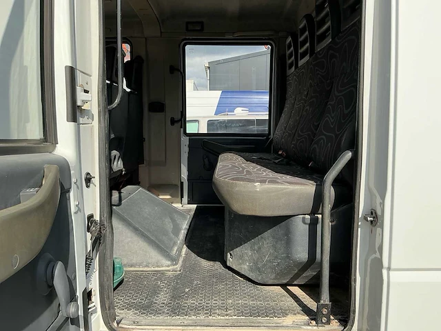 2009 iveco eurocargo 90e18 / 90e / 3.4 4x2 vrachtwagen dubbele cabine met open laadbak en materiaalkoffer - afbeelding 14 van  45