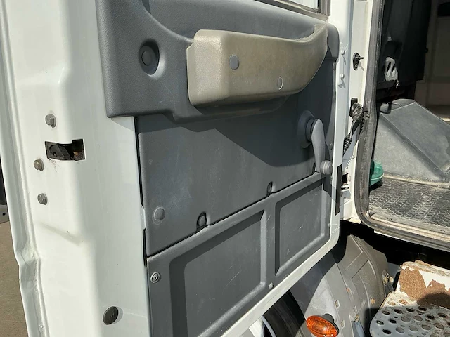 2009 iveco eurocargo 90e18 / 90e / 3.4 4x2 vrachtwagen dubbele cabine met open laadbak en materiaalkoffer - afbeelding 15 van  45