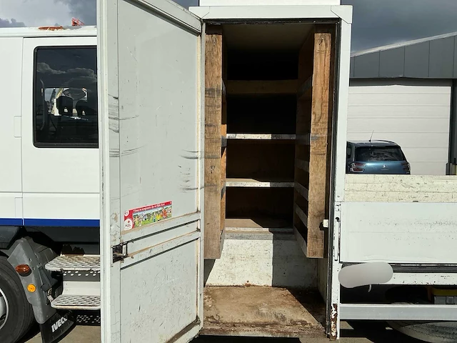 2009 iveco eurocargo 90e18 / 90e / 3.4 4x2 vrachtwagen dubbele cabine met open laadbak en materiaalkoffer - afbeelding 21 van  45