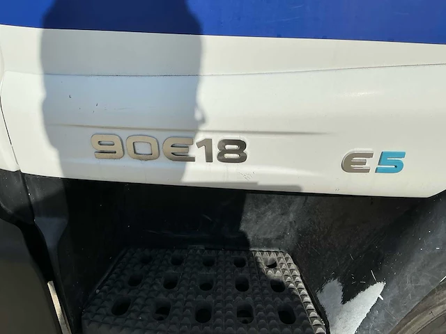 2009 iveco eurocargo 90e18 / 90e / 3.4 4x2 vrachtwagen dubbele cabine met open laadbak en materiaalkoffer - afbeelding 24 van  45