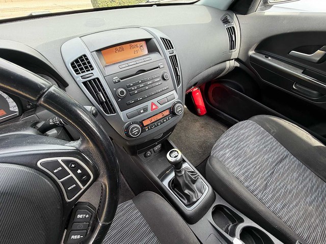 2009 kia cee’d personenauto - afbeelding 9 van  40