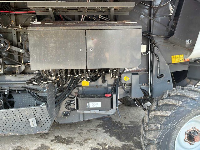 2009 massey ferguson centora 7280 al combine harvester met 25 ft snijstang, trolley en koolzaadapparatuur - afbeelding 7 van  30
