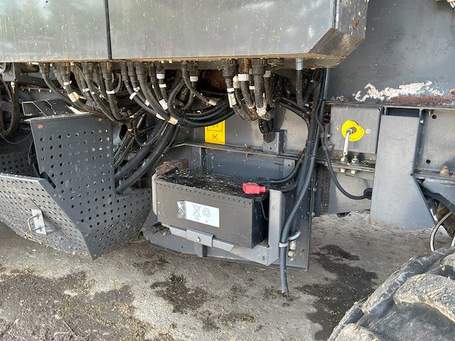 2009 massey ferguson centora 7280 al combine harvester met 25 ft snijstang, trolley en koolzaadapparatuur - afbeelding 11 van  30