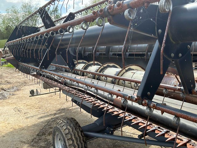 2009 massey ferguson centora 7280 al combine harvester met 25 ft snijstang, trolley en koolzaadapparatuur - afbeelding 26 van  30