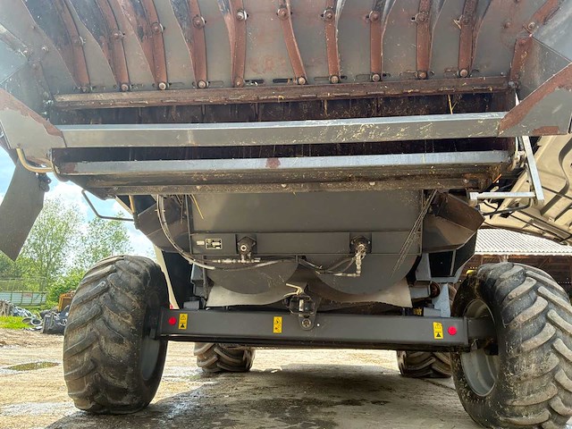 2009 massey ferguson centora 7280 al combine harvester met 25 ft snijstang, trolley en koolzaadapparatuur - afbeelding 17 van  66