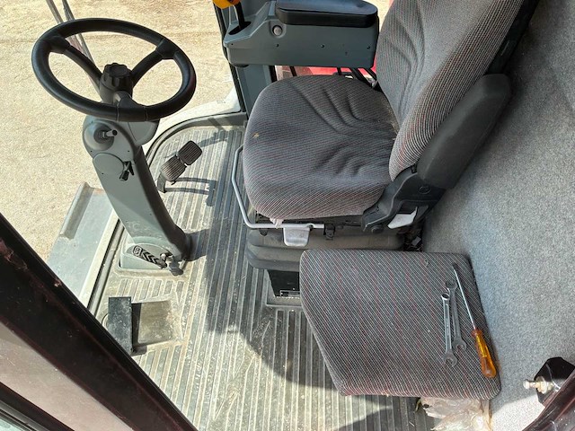 2009 massey ferguson centora 7280 al combine harvester met 25 ft snijstang, trolley en koolzaadapparatuur - afbeelding 24 van  66