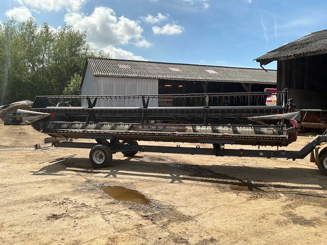 2009 massey ferguson centora 7280 al combine harvester met 25 ft snijstang, trolley en koolzaadapparatuur - afbeelding 42 van  66