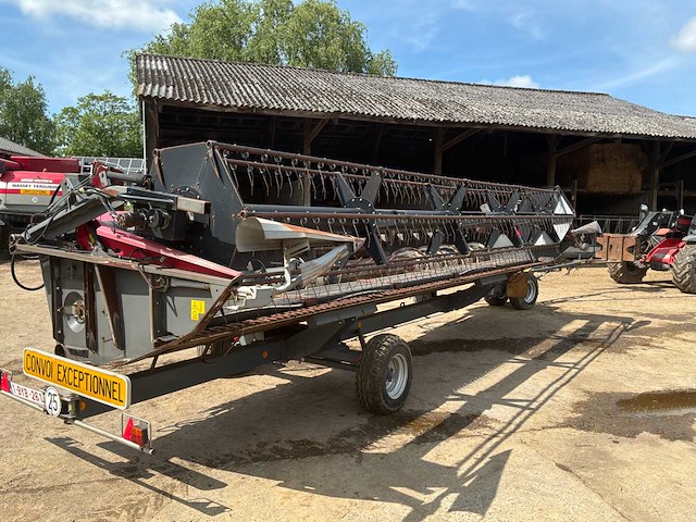 2009 massey ferguson centora 7280 al combine harvester met 25 ft snijstang, trolley en koolzaadapparatuur - afbeelding 43 van  66
