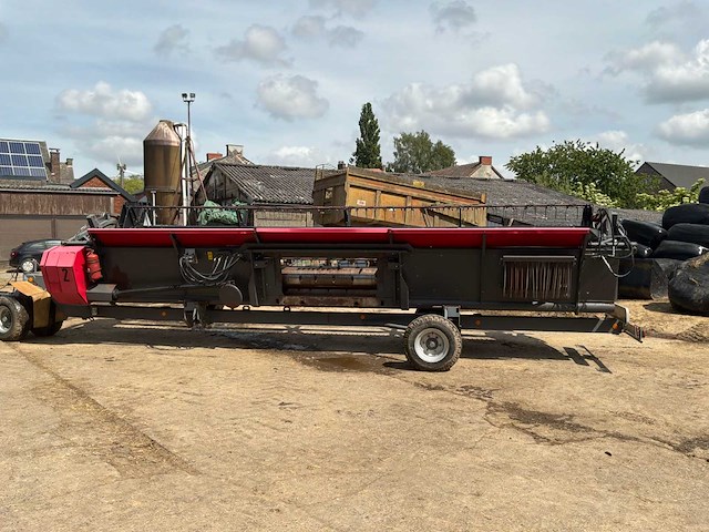 2009 massey ferguson centora 7280 al combine harvester met 25 ft snijstang, trolley en koolzaadapparatuur - afbeelding 47 van  66