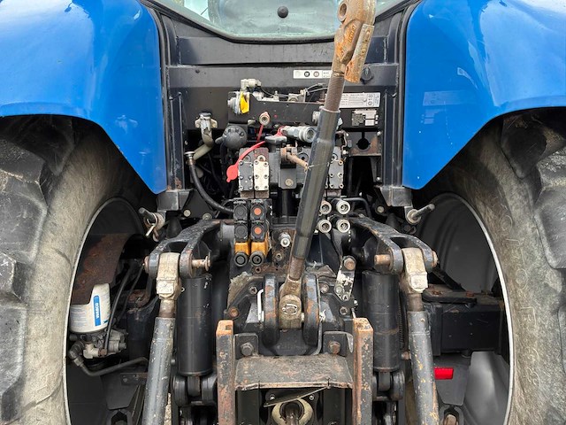 2009 new holland t7040 vierwielaangedreven landbouwtractor - afbeelding 4 van  15